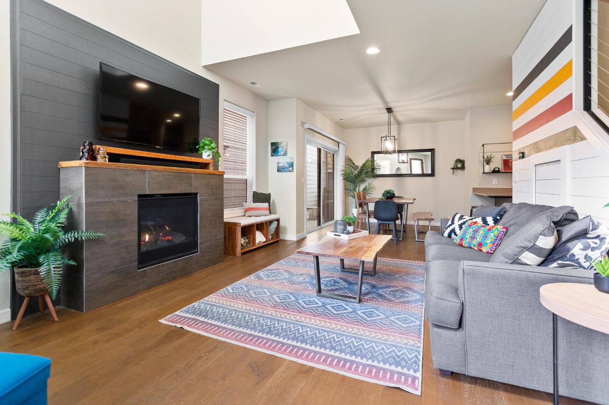 הוילה יוג'ין The Pendleton - Walkable - Arcade Loft - Modern- Light & Bright מראה חיצוני תמונה